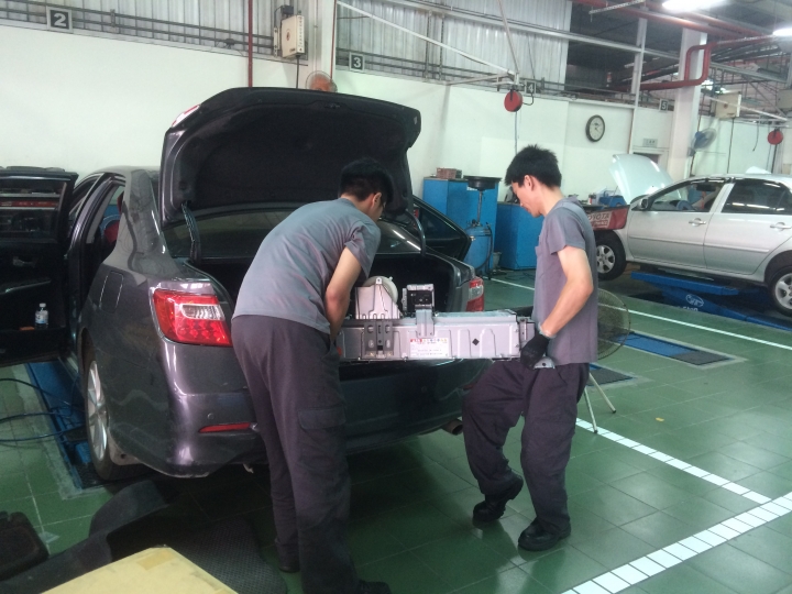 camry hybird 換大電池記(內有保固問題)(0708更新在本文)
