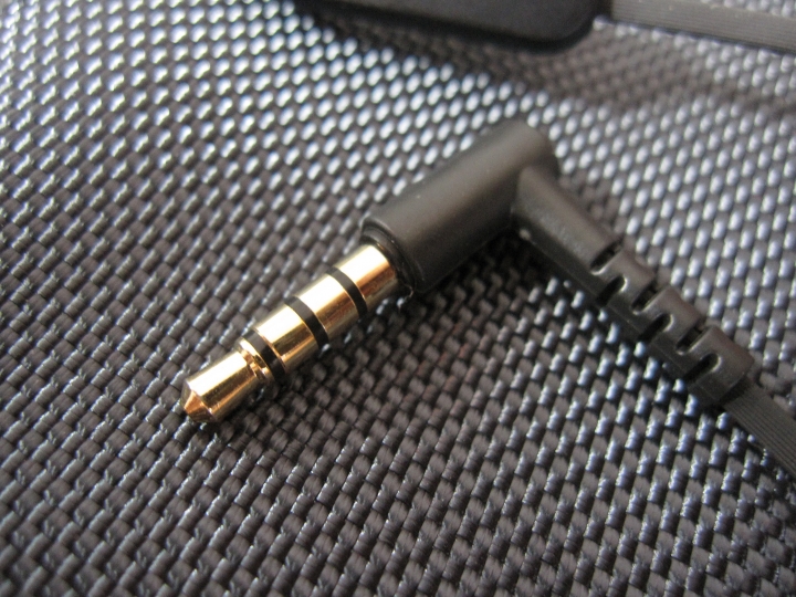 耳膜想被重擊嗎 選 sony MDR-XB70AP 就對了