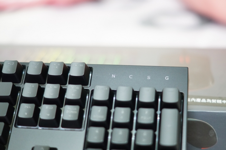 應該是首發的可換鍵帽 CM Masterkeys Lite L