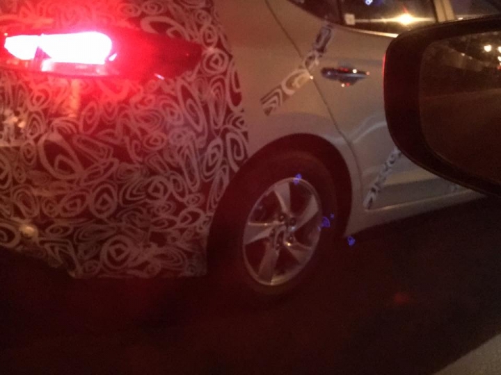 All New Elantra(偽裝照)看來快上市了!