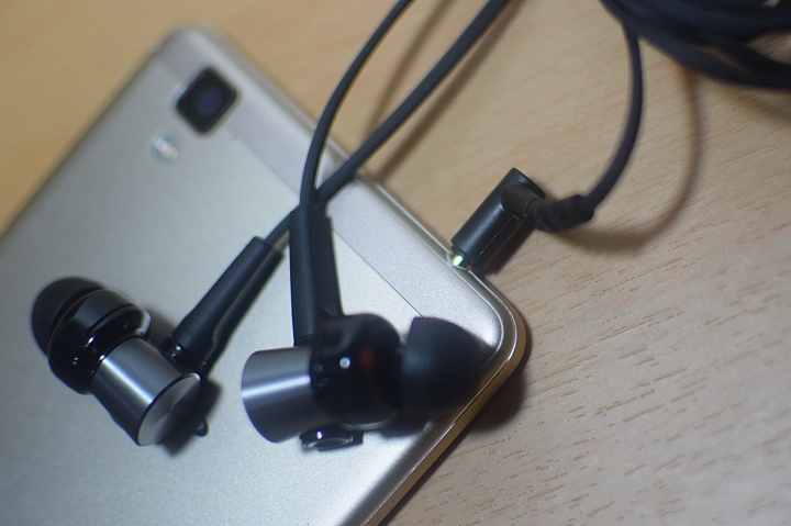 通勤就是演唱會 SONY MDR-XB70AP 讓小丸體驗不一樣的 通勤生活