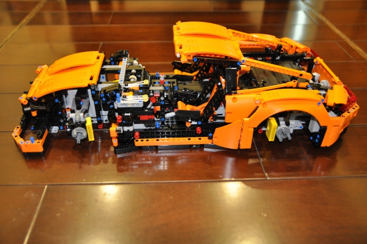 [ LEGO Technic ] Porsche 911 GT3 RS 開箱(續)