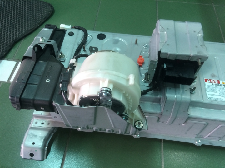 camry hybird 換大電池記(內有保固問題)(0708更新在本文)