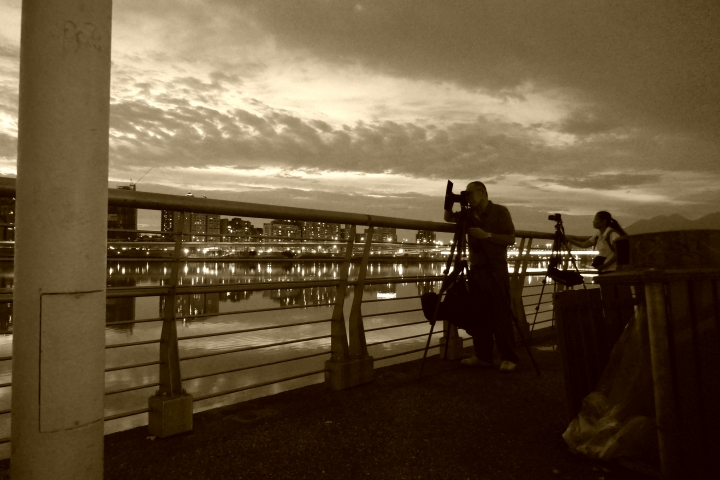 Panasonic Lumix DMC-ZS110 / TZ100 / TX1 台灣沒進...也來蓋大樓!!