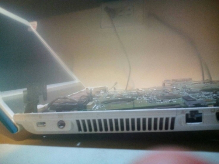 (有相片囉)拜託 有在看A片的 懂得修筆電硬體的  朋友  進來幫忙一下  謝謝 感恩