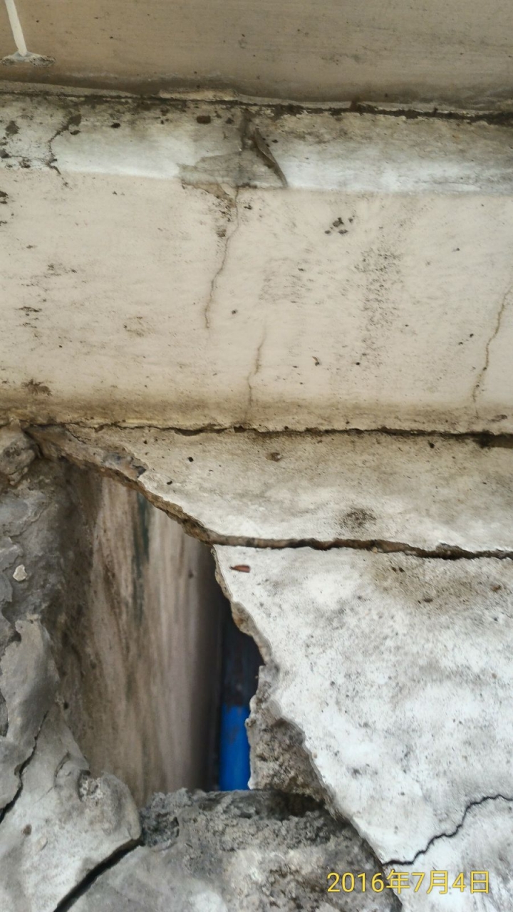 柱牆面從一樓裂開到二樓，這要請甚麼專業的師傅來看