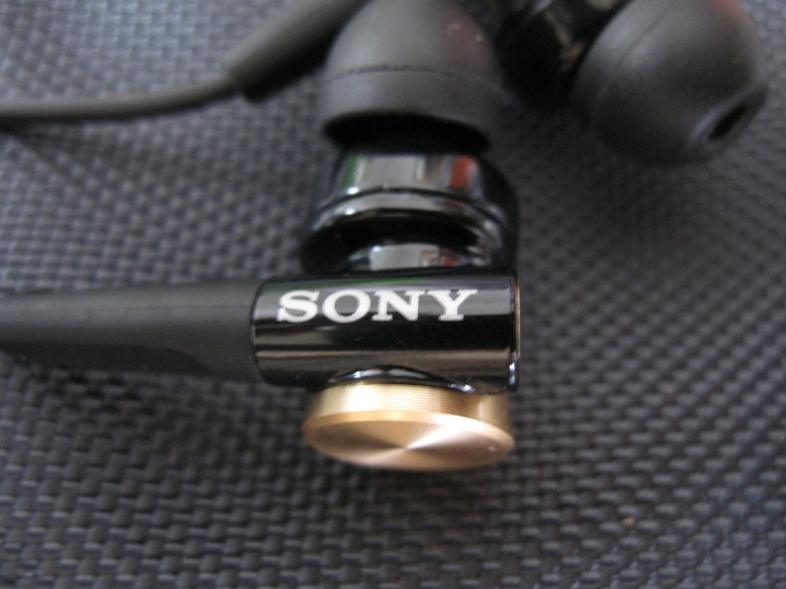 耳膜想被重擊嗎 選 sony MDR-XB70AP 就對了