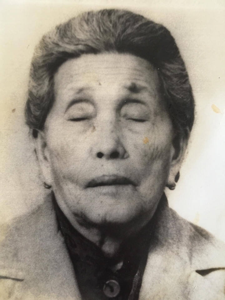 請神人協助處理外婆照片