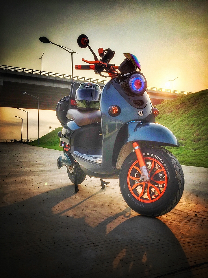 分享一下在中國深圳玩電動車 (首篇更新視頻）