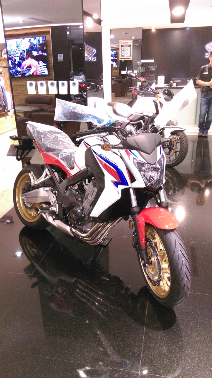 (開箱)2016 6月出廠 HONDA CB650F 交車開箱-出遊更新