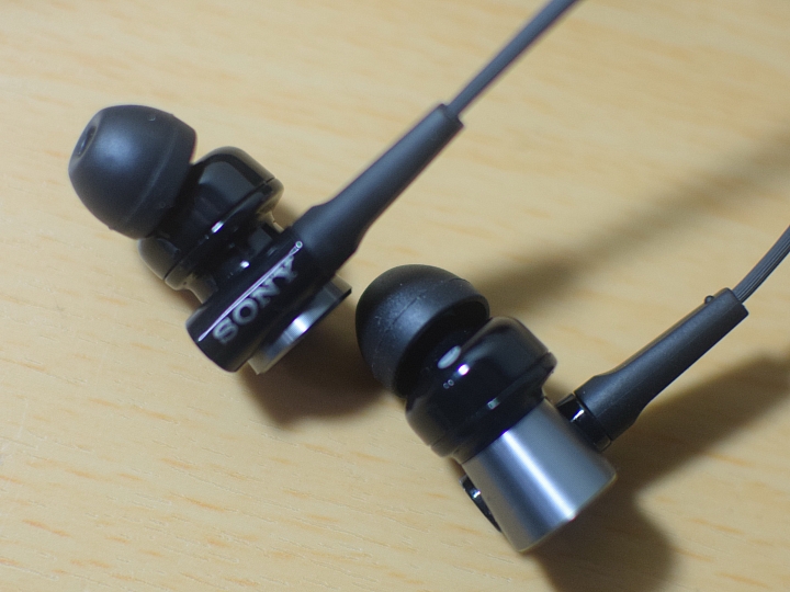 通勤就是演唱會 SONY MDR-XB70AP 讓小丸體驗不一樣的 通勤生活