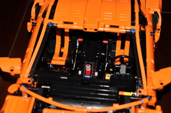 [ LEGO Technic ] Porsche 911 GT3 RS 開箱(續)