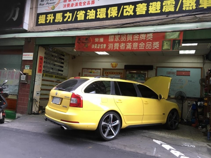 好久沒來01了....我的黃阿塔15萬公里了...