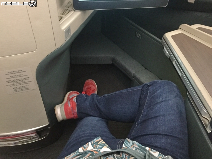 國泰航空CX409 TPE-HKG 空中巴士A350商務艙搭乘體驗分享
