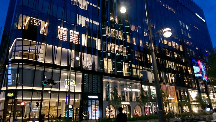在日本夜晚拍照連日本路人都驚訝的手機照片~~