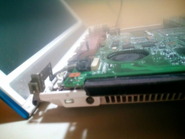 (有相片囉)拜託 有在看A片的 懂得修筆電硬體的  朋友  進來幫忙一下  謝謝 感恩