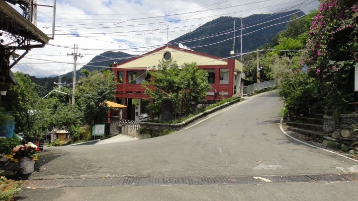 2016-06-25芒果出任務 之 信義鄉「人和波石聯絡道路」到「雙龍瀑布」