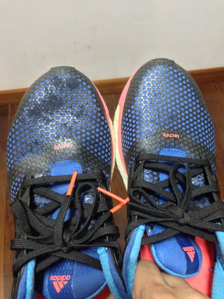 Adidas慢跑鞋 材質融化？！