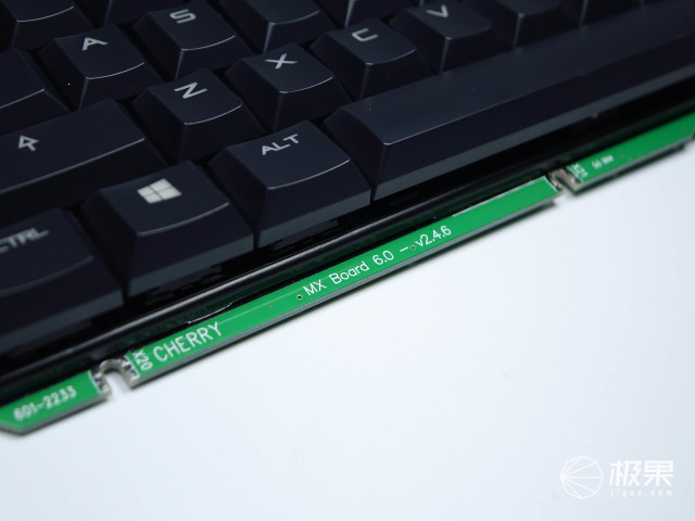 [開箱] 德國櫻桃 Cherry MX Board 6.0 機械式鍵盤 青軸
