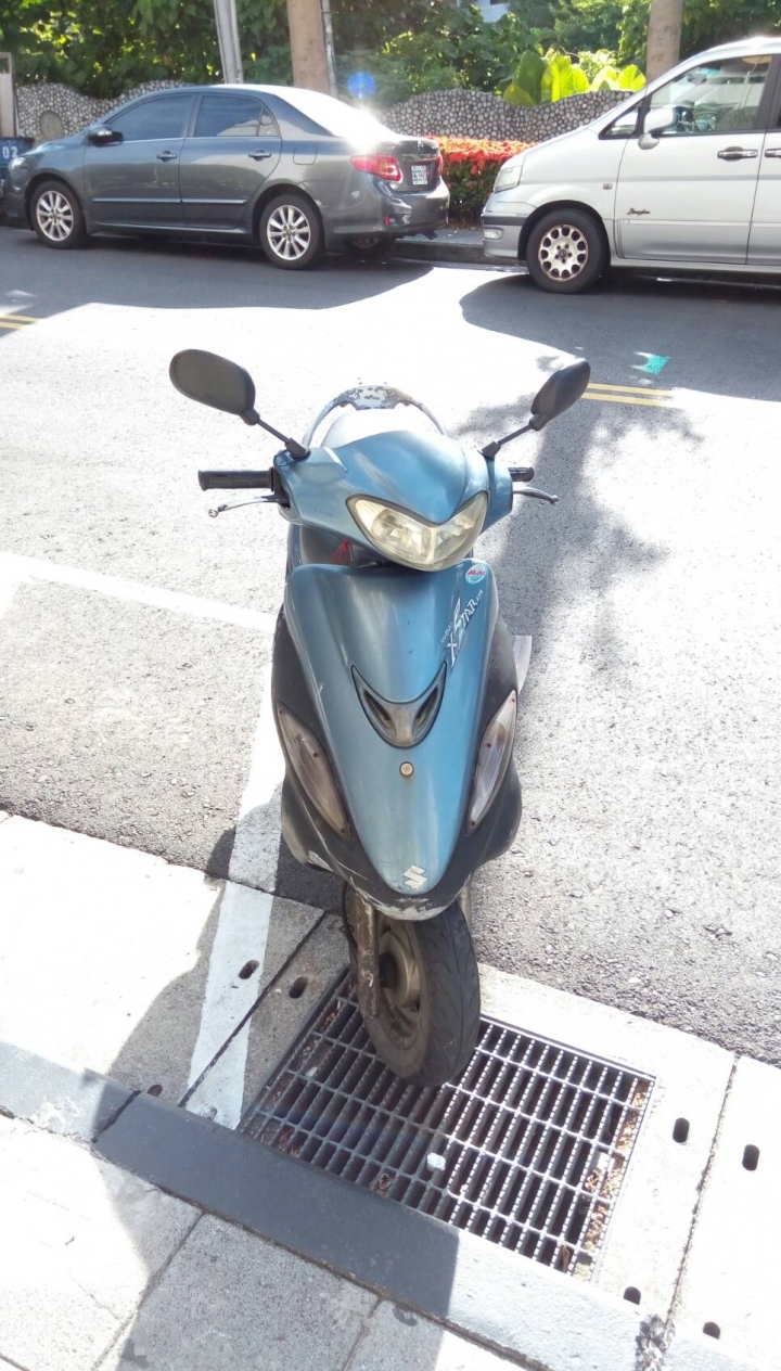 機車車殼刮傷 想噴漆處理