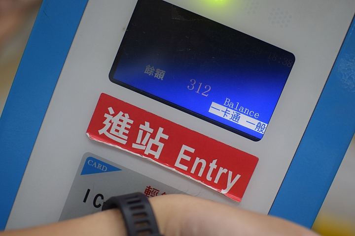 Garmin vivosmart HR iPASS 一卡通 與丸爸挑戰一日無錢包 讓生活更隨意 自在