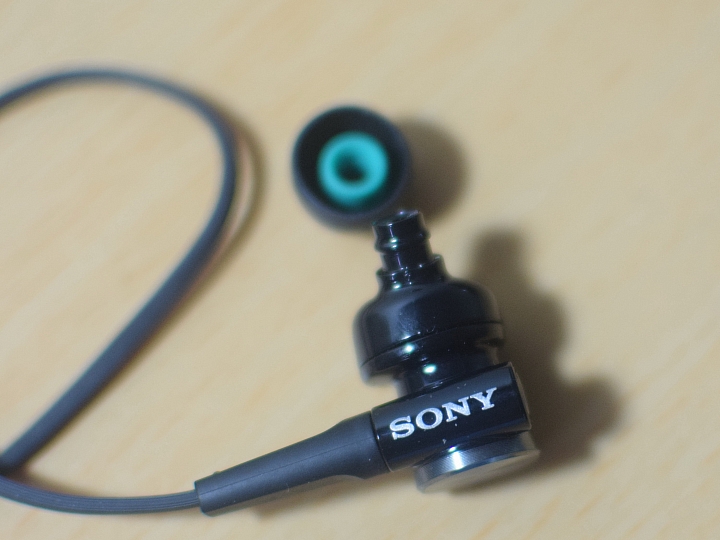通勤就是演唱會 SONY MDR-XB70AP 讓小丸體驗不一樣的 通勤生活