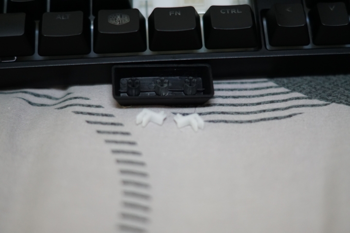 應該是首發的可換鍵帽 CM Masterkeys Lite L