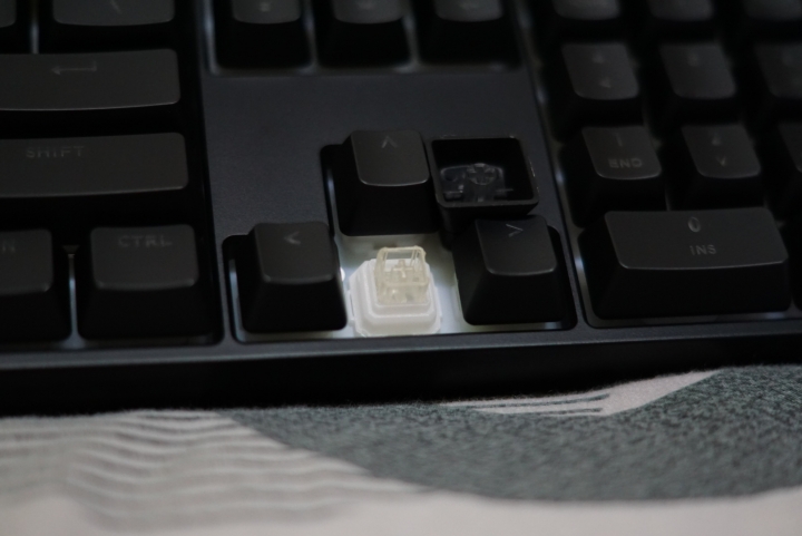 應該是首發的可換鍵帽 CM Masterkeys Lite L