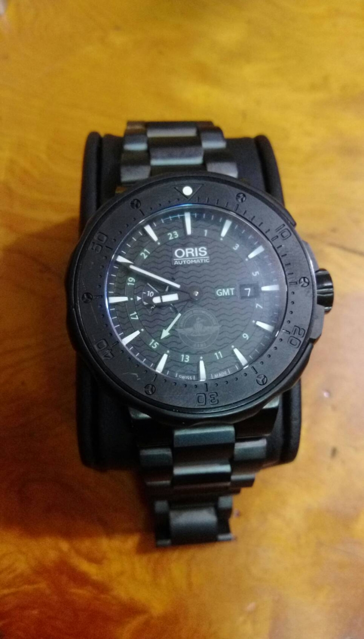 Oris 潛水錶自行改裝錶帶分享 原廠應該出黑色金屬錶帶的。