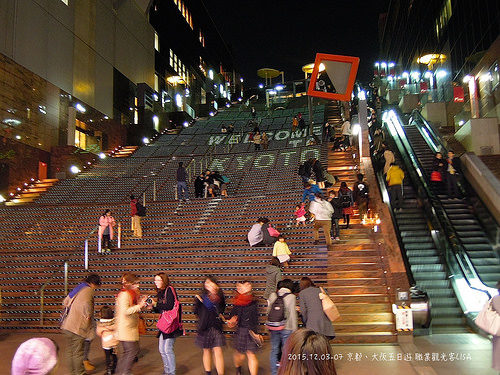 [走跳] 日本京都、大阪自助五日遊 DAY1（下）-Garpard zinzin、 伏見稻荷大社千本鳥居、巧遇京都車站聖誕節表演、京都 北山 伴手禮