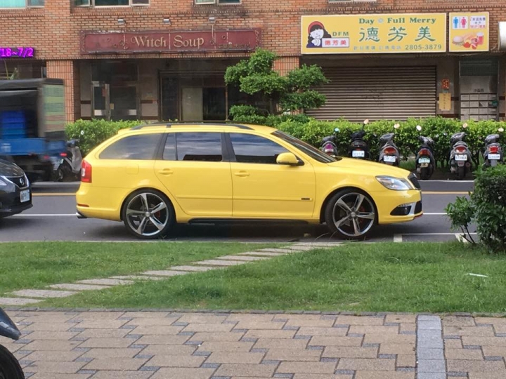 好久沒來01了....我的黃阿塔15萬公里了...
