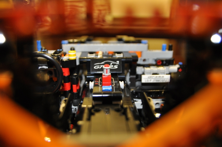 [ LEGO Technic ] Porsche 911 GT3 RS 開箱(續)