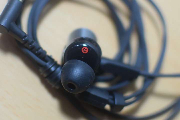 通勤就是演唱會 SONY MDR-XB70AP 讓小丸體驗不一樣的 通勤生活