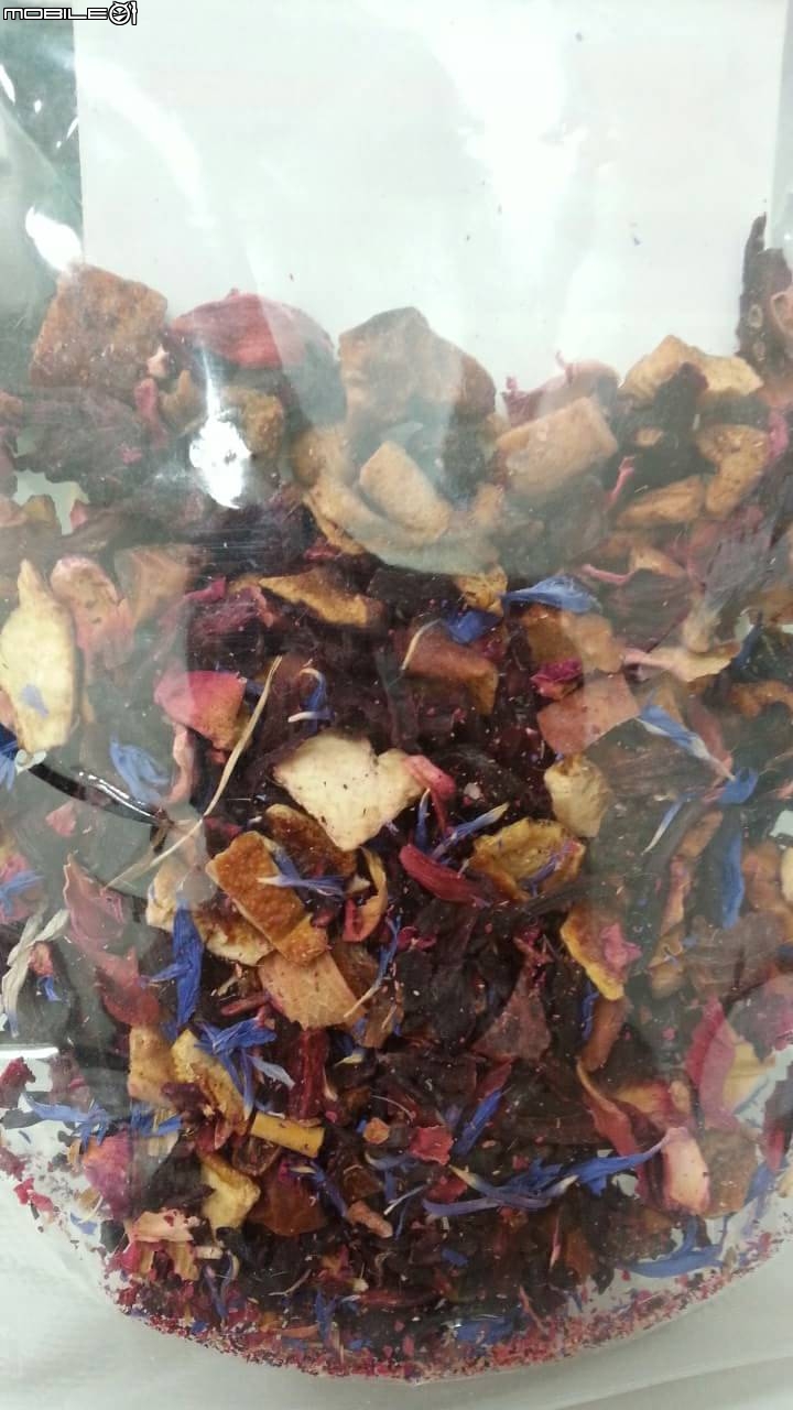 這花草茶的顏色有點鮮豔嗎?