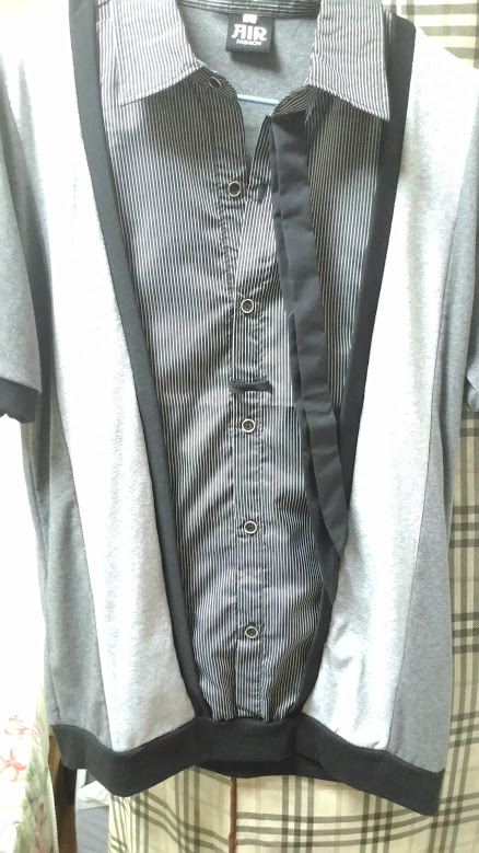 [求助]衣服上附的領帶?
