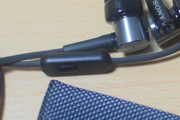 通勤就是演唱會 SONY MDR-XB70AP 讓小丸體驗不一樣的 通勤生活