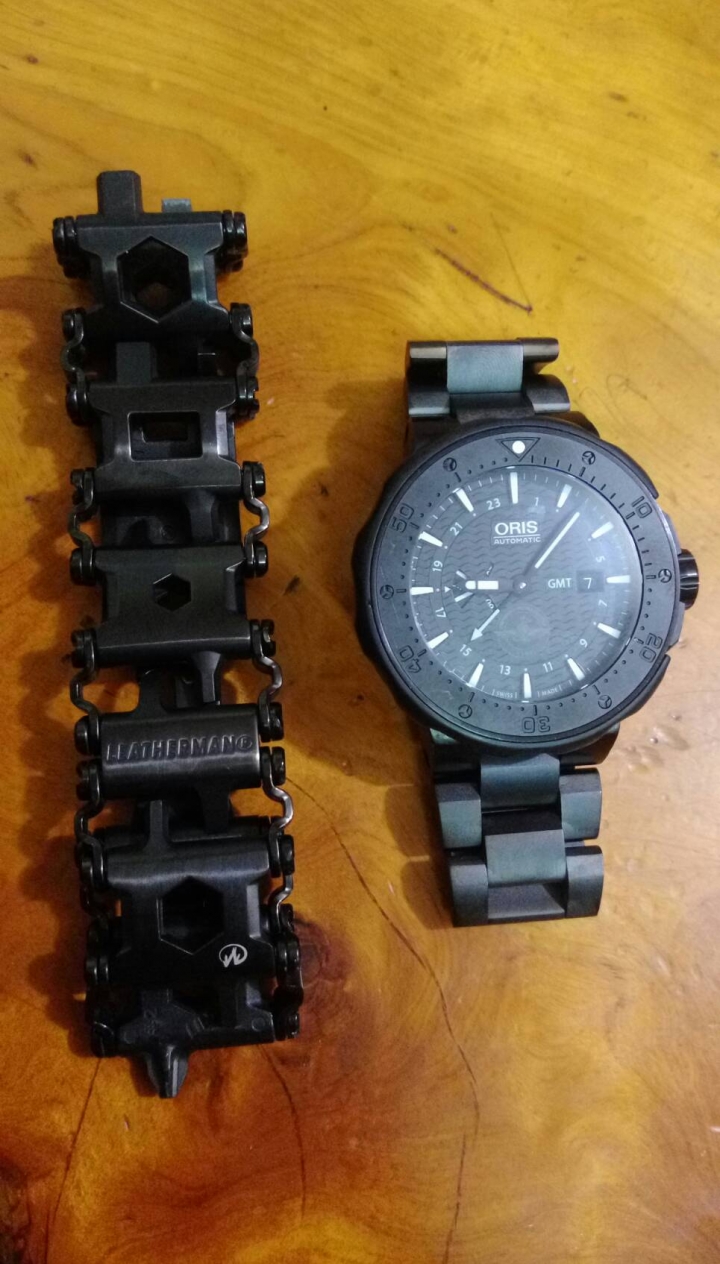 Oris 潛水錶自行改裝錶帶分享 原廠應該出黑色金屬錶帶的。