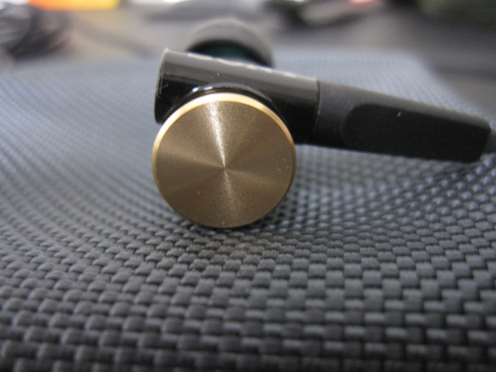 耳膜想被重擊嗎 選 sony MDR-XB70AP 就對了