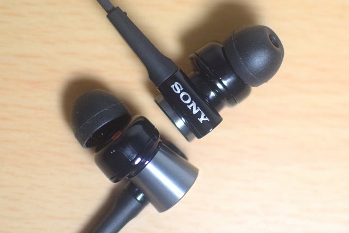 通勤就是演唱會 SONY MDR-XB70AP 讓小丸體驗不一樣的 通勤生活