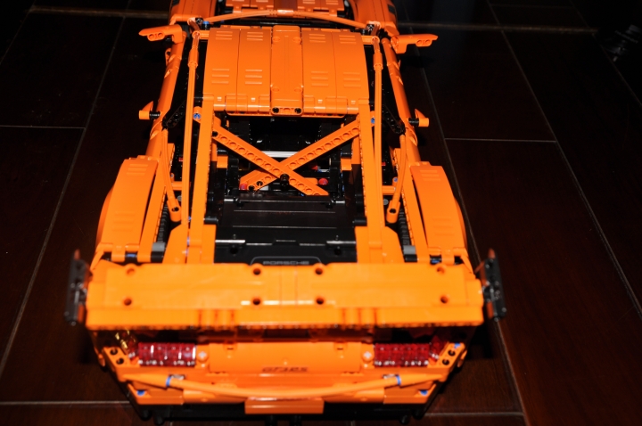 [ LEGO Technic ] Porsche 911 GT3 RS 開箱(續)