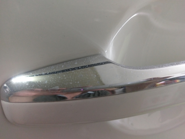 被大型冷卻設備噴到水....求救