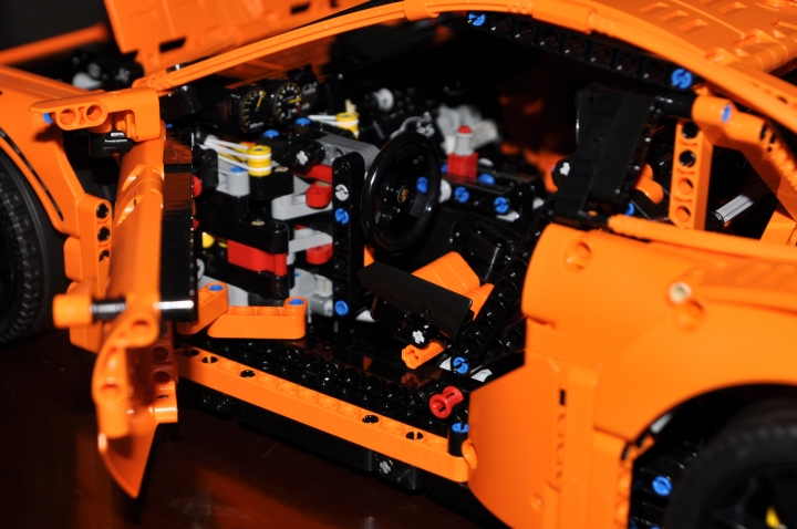 [ LEGO Technic ] Porsche 911 GT3 RS 開箱(續)