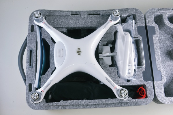 [開箱文] DJI 大疆 PHANTOM 4 最智慧的空拍機，未來無限可能。