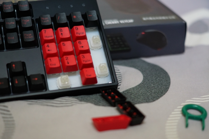 應該是首發的可換鍵帽 CM Masterkeys Lite L