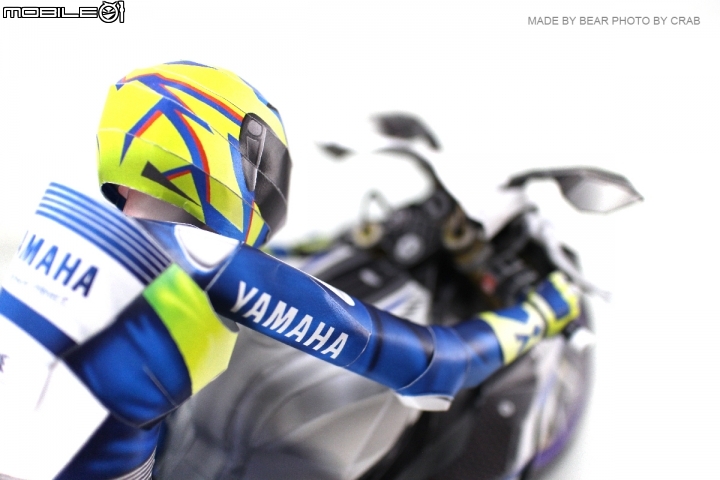 YAMAHA R1M 紙模型 54枚 914組件 紙模型完工..