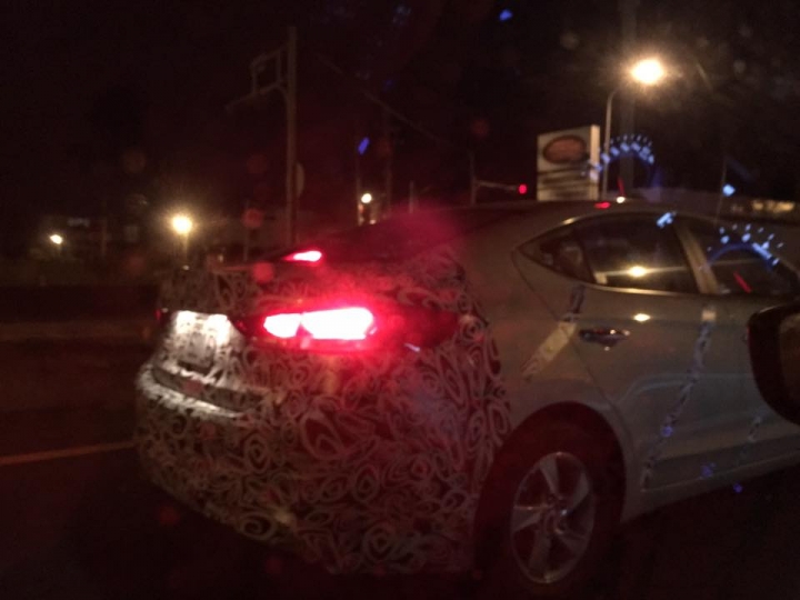 All New Elantra(偽裝照)看來快上市了!