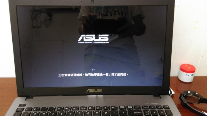 求解：我的asus筆電一直卡住修復磁碟錯誤