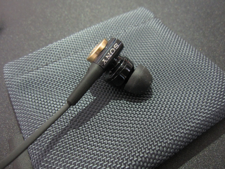 耳膜想被重擊嗎 選 sony MDR-XB70AP 就對了