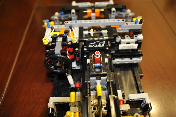 [ LEGO Technic ] Porsche 911 GT3 RS 開箱(續)