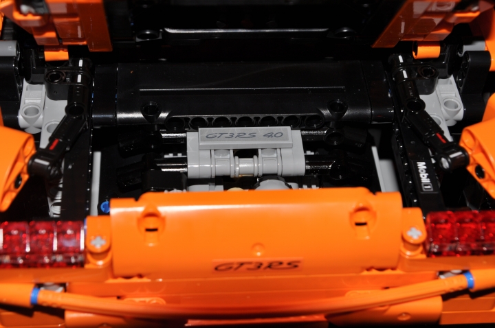 [ LEGO Technic ] Porsche 911 GT3 RS 開箱(續)